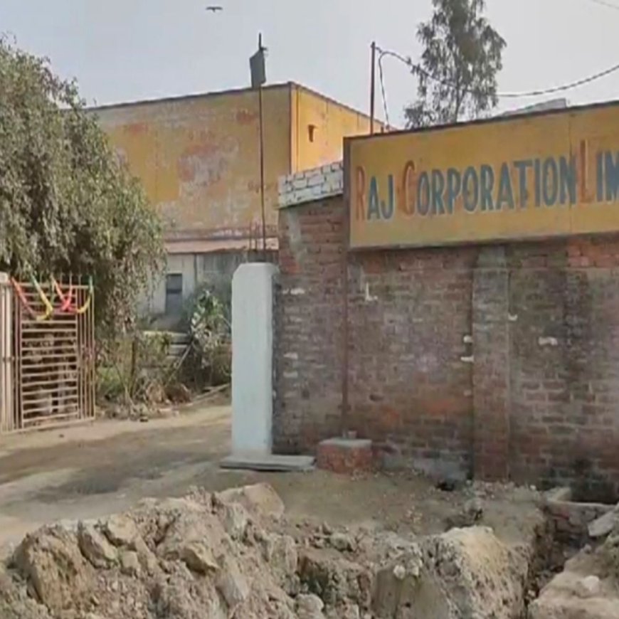 6 दिन बाद भी गिरफ्त से दूर आरोपी-एमडी और बेटा:पीड़िता फोन रिसीव नहीं कर रही, पुलिस ने भेजा व्हाट्सएप मैसेज; आकर मेडिकल और बयान दर्ज कराएं