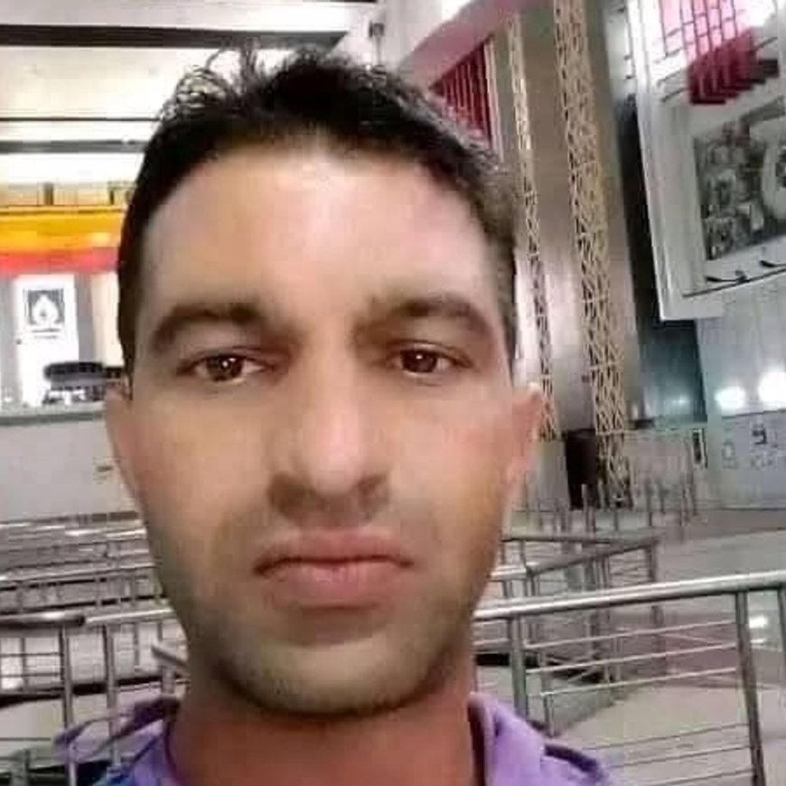 रामपुर में मिक्चर से टकराकर युवक की मौत:स्कूटी पर सवार होकर जा रहा था, सड़क किनारे खड़ी की गई मशीन