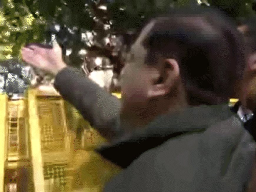 सौरभ भारद्वाज-संजय सिंह को पुलिस ने सीएम हाउस पर रोका:बोले- सोने की टॉयलेट खोजने का कोशिश कर रहे; पीएम आवास की ओर रवाना