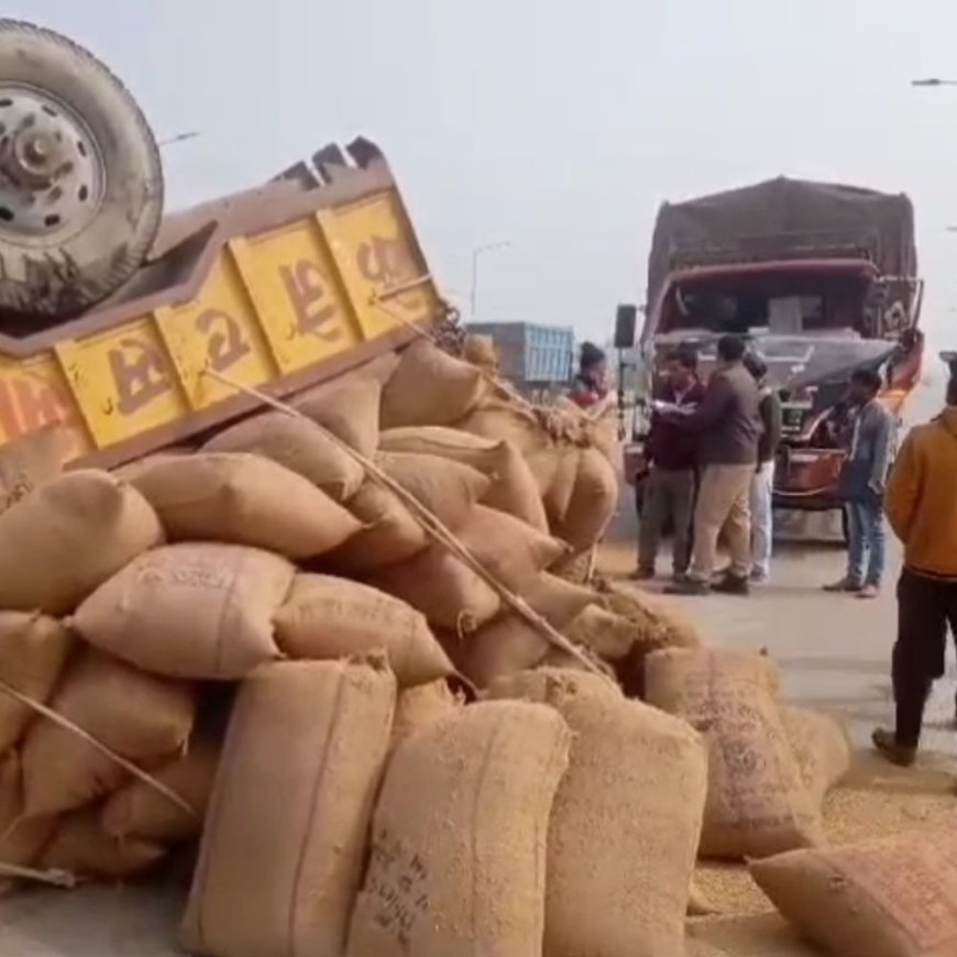 डीसीएम ने धान से लदी ट्रैक्टर-ट्राली में मारी टक्कर:धान बेचने जाते समय हुआ हादसा, सड़क पर बिखरीं बोरियां