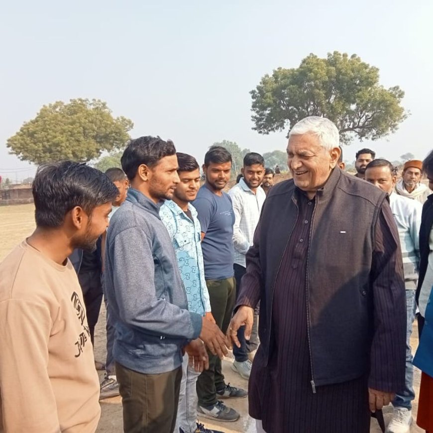 कालपी में प्रीमियर लीग क्रिकेट टूर्नामेंट शुरू:जालौन में सपा विधायक विनोद चतुर्वेदी ने किया उद्घाटन, भाईचारे का दिया संदेश