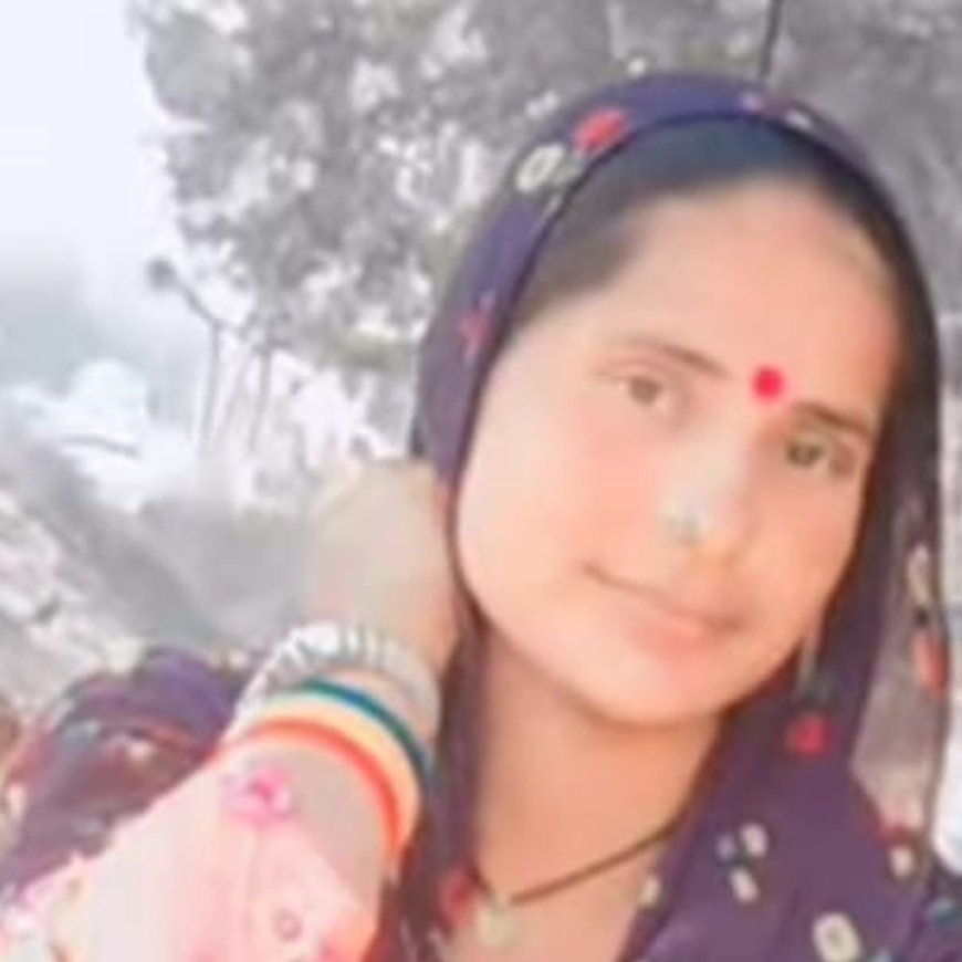महिला की मौत से गुस्साए लोगों ने लगाया जाम:गन्ने से लदे ट्रक की वजह से टूटे बिजली के खंभे, चपेट में आई महिला
