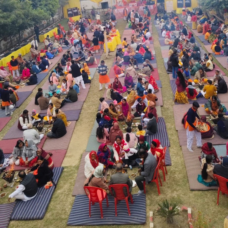 जानकीपुरम् में 51 कुण्डीय यज्ञ एवं वेद कथा का आयोजन:श्रद्धालुओं ने अपनी बेदी पर बैठककर आहूतियां दीं