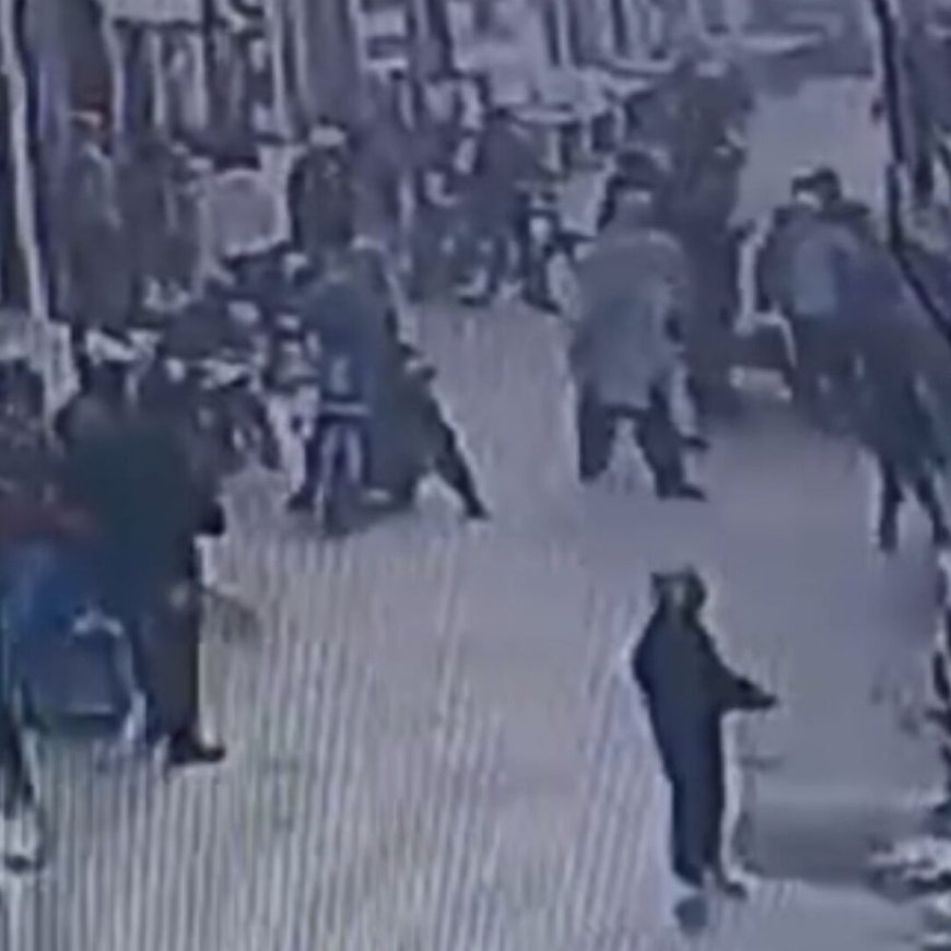 दबंगों ने युवक को बेहोश होने तक पीटा, VIDEO:मूंगफली भूनने वाले प्लांट पर कर रहा था काम, घटना सीसीटीवी में कैद