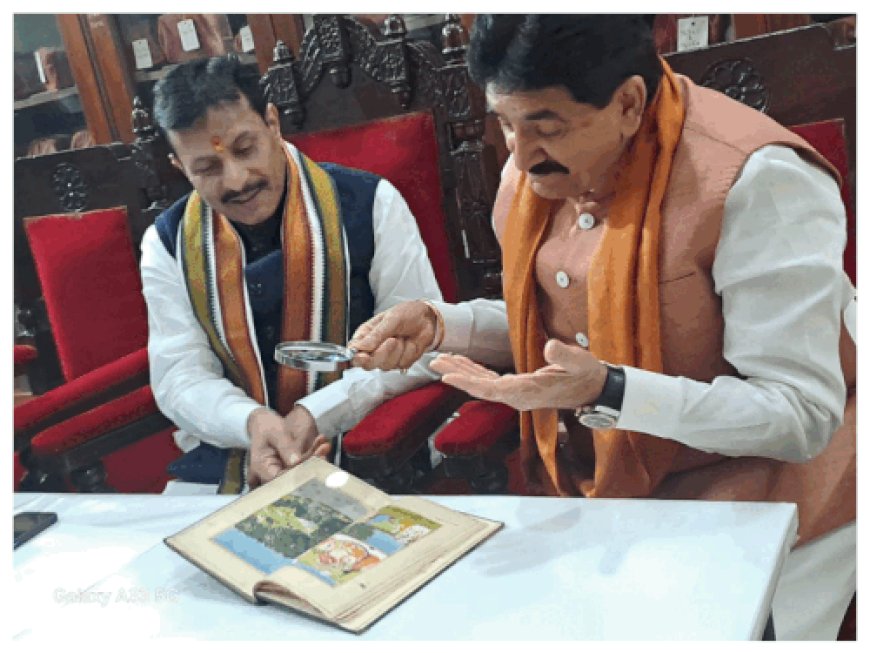 आईटी सिक्योरिटी बिजनेसमैन पहुंचे संस्कृत विश्वविद्यालय:ज्ञानप्रकाश सिंह ने देखीं पांडुलिपियां, बोले- काशी की हवा में घुली हुई है भारतीय संस्कृति