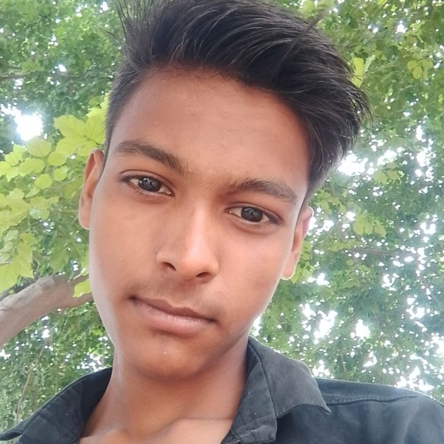 मैनपुरी में फंदे लटकता मिला छात्र का शव:परिजनों ने दोस्त पर लगाया हत्या का आरोप, सिगरेट और जूते के मिले निशान