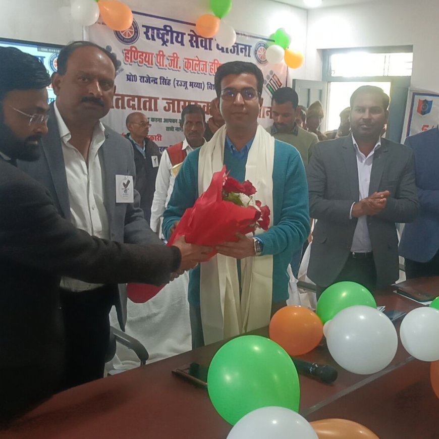 कानपुर में हंडिया पीजी कॉलेज में विशेष अभियान:SDM ने छात्रों को दिलाई मतदान की शपथ, नए मतदाताओं को किया जागरूक