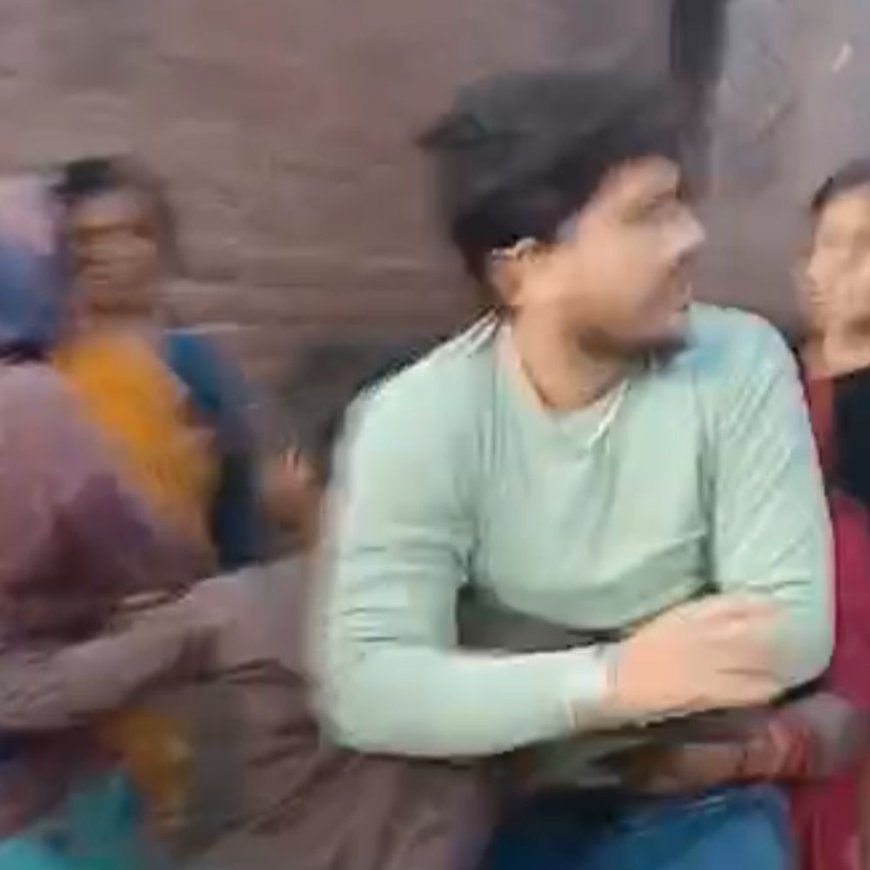 बरेली में पड़ोसियों के बीच लाठी-डंडों से मारपीट, VIDEO:स्कूटी धोने के दौरान हुआ विवाद, झड़प में 3 लोग घायल