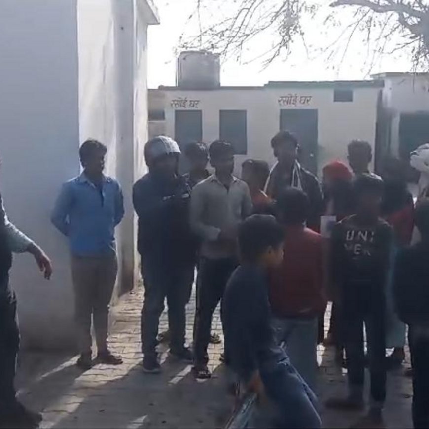 अलीगढ़ में मासूम को कार ने रौंदा, मौत:बड़ी बहन के साथ चली गई थी स्कूल, स्कूल प्रशासन पर लापरवाही का आरोप