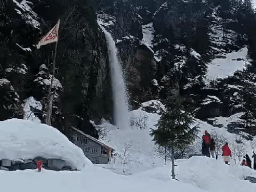 सोलंगनाला महादेव मंदिर में हिमस्खलन:35 फुट का शिवलिंग बर्फ में दबा, आवाज सुनकर भागे लोग