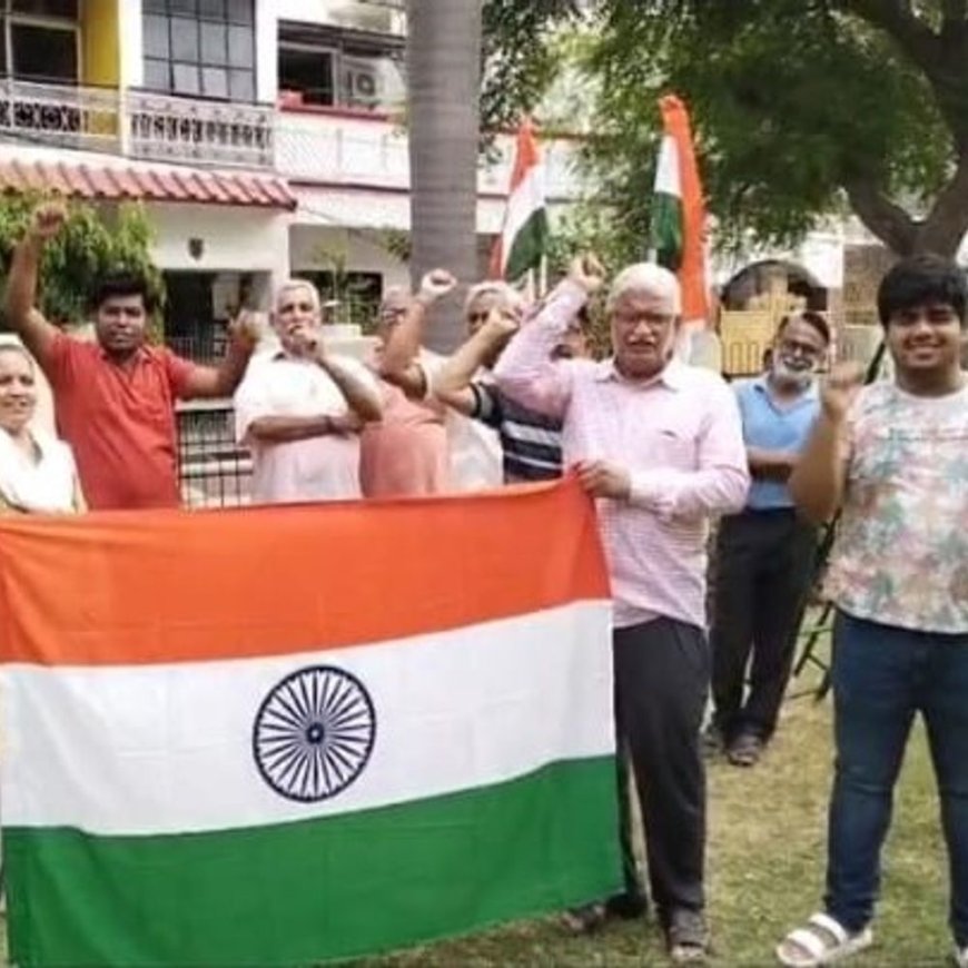भारत का पाकिस्तान में सर्जिकल स्ट्राइक:लखनऊ में लोगों ने मनाया जश्न, सेना को किया सलाम