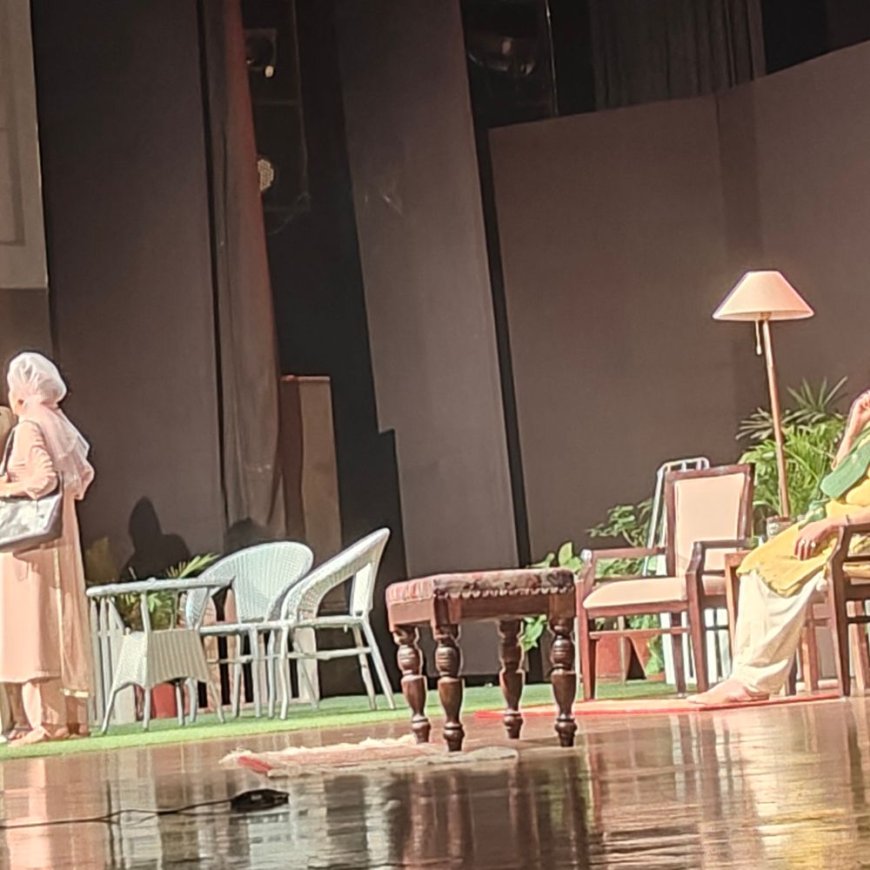 लिलेट दुबे के निर्देशन में नाटक 'सलाम, नोनी आपा' कामंचन:लखनऊ में रेपर्टवा वीकेंड्स के 8वें सीजन में उम्र और प्यार की कहानी ने दर्शकों को बांधा