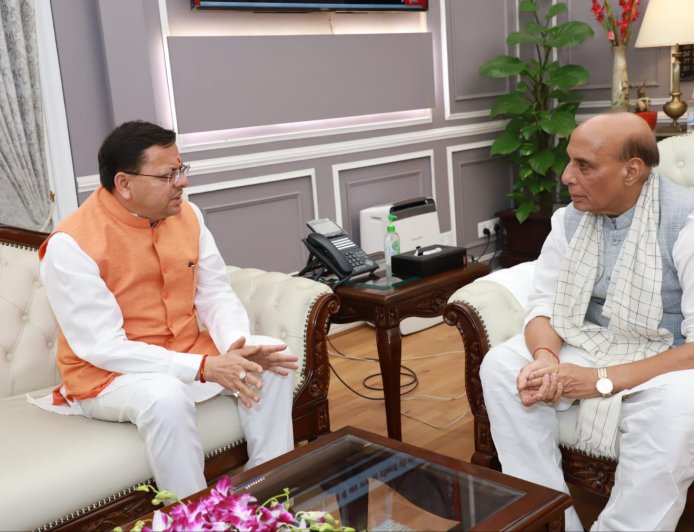 मुख्यमंत्री धामी और रक्षा मंत्री राजनाथ सिंह की महत्वपूर्ण मुलाकात, विकास के नए आयाम