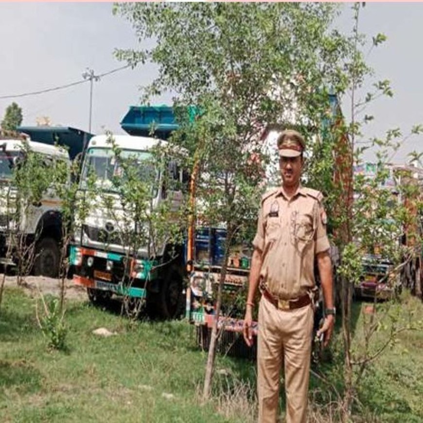 सोनभद्र में गैंगस्टर्स की 3 करोड़ की संपत्ति जब्त:8 हाईवा और एक बाइक कुर्क, तीन आरोपियों के खिलाफ कार्रवाई