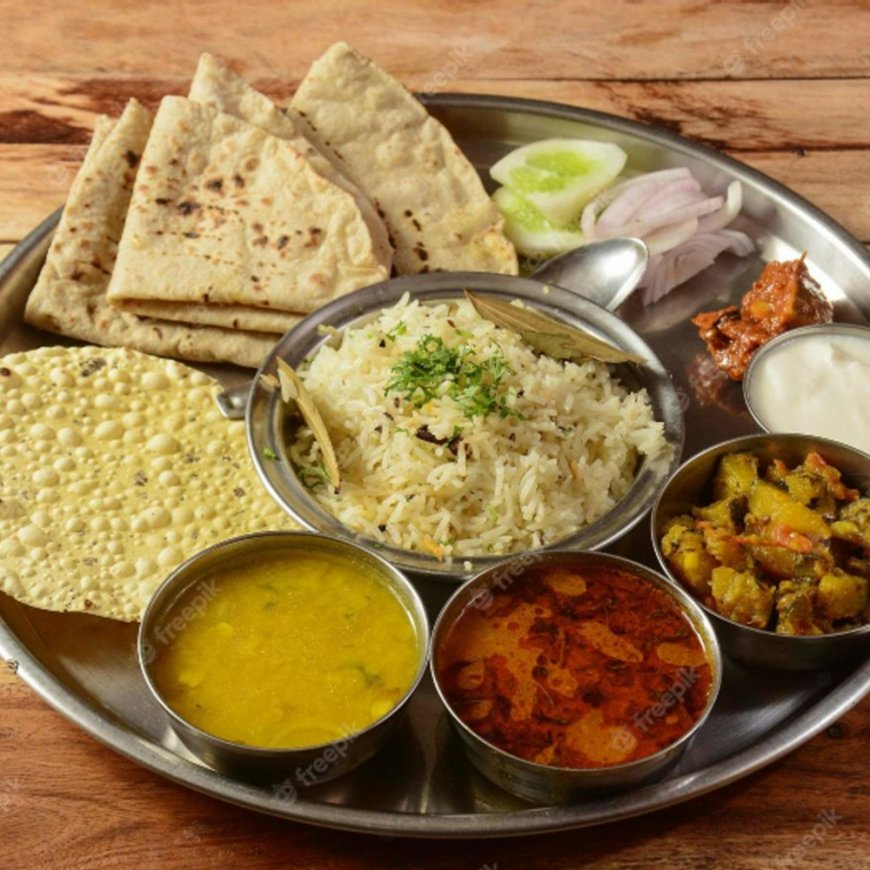 घरेलू वेज थाली मई में 5.76% सस्ती हुई:आलू, प्याज और टमाटर के दाम घटने का असर, नॉन-वेज थाली भी 6% सस्ती हुई