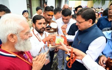 टनकपुर से कैलाश मानसरोवर यात्रा के पहले दल को मुख्यमंत्री ने हरी झंडी दिखाई