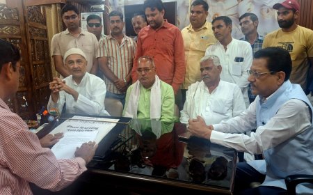 सहकारी निर्वाचन प्राधिकरण कार्यालय पर कांग्रेस का धावा, चुनाव रद्द करने की मांग