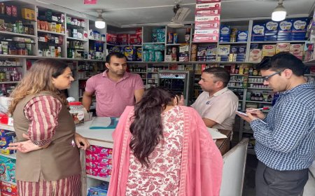 देहरादून में औचक जांच: मेडिकल स्टोर्स में गंभीर अनियमितताएं उजागर