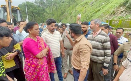 नैनीताल में अतिक्रमण के खिलाफ प्रशासन की सख्त कार्रवाई, 24 अवैध ढांचे ध्वस्त