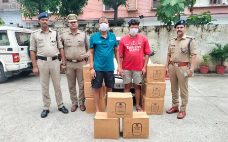 रामनगर में पुलिस ने कार सवार युवकों से की 15 पेटी शराब और 74 हजार रुपये बरामद