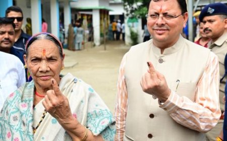 सीएम धामी ने मतदान में दिखाया अनुकरणीय उदाहरण