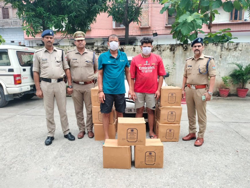 रामनगर मे कार सवार युवकों से पुलिस ने किए 15 पेटी शराब के साथ 74 हजार रुपए बरामद