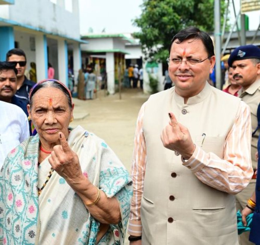 सीएम धामी ने लाइन में लगकर किया मतदान