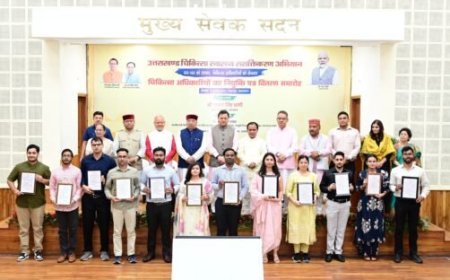 मुख्यमंत्री धामी ने 220 चिकित्सा अधिकारियों को नियुक्ति पत्र सौंपे, स्वास्थ्य सेवाओं में सुधार की नई शुरुआत