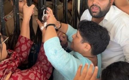 महिला कांग्रेस ने धर्मपुर क्षेत्र की सड़कों और सीवर की समस्याओं को लेकर प्रशासन को चेताया