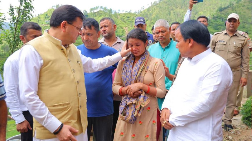 पौड़ी: आपदाग्रस्त बांकुड़ा और सैंजी गांवों में पहुंचकर सीएम धामी ने पोंछे पीड़ितों के आंसू, हरसंभ मदद का भरोसा दिया