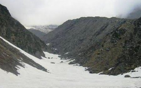 केदारनाथ चोराबाड़ी ग्लेशियर में सामान्य हिमस्खलन: प्रशासन की सतर्कता और जन जागरूकता