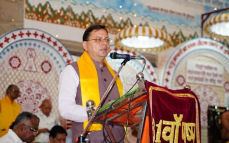 मुख्यमंत्री धामी का जैन धर्मगुरुओं से आशीर्वाद, संयम और सेवा की सराहना