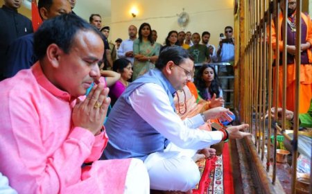 मुख्यमंत्री धामी ने धारी देवी मंदिर पहुंचकर मां से मांगी प्रदेश की सुरक्षा, श्रद्धालुओं का भावुक दृश्य