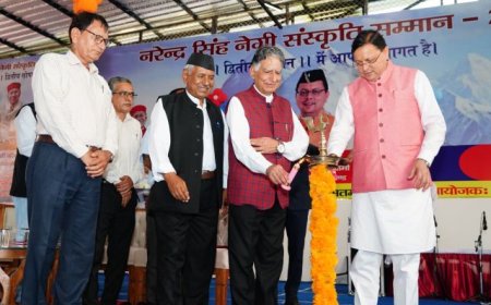 मुख्यमंत्री ने एस.आर हरनोट को नरेन्द्र सिंह नेगी संस्कृति सम्मान से किया सम्मानित