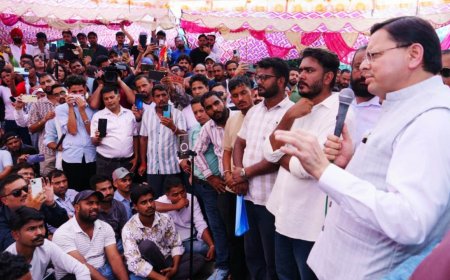 सीएम धामी ने युवाओं के धरनास्थल पर पहुंचकर कांग्रेसियों की बढ़ती चुनौती को किया कम, सीबीआई की जांच से उठाया बड़ा कदम