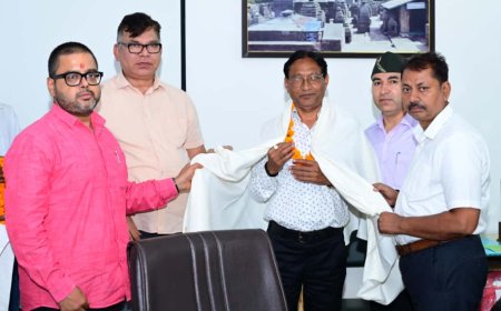 वरिष्ठ प्रशासनिक अधिकारी मुकेश कुमार को 36 वर्षों की शानदार सेवा के बाद भावभीनी विदाई