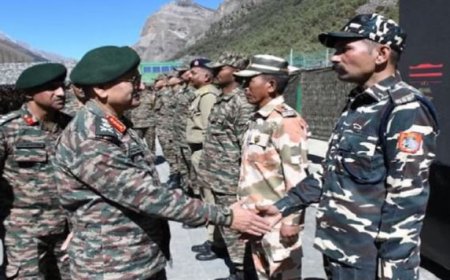 दिवाली पर ज्योलिंगकांग पहुंचे सेना प्रमुख, जवानों का बढ़ाया हौंसला