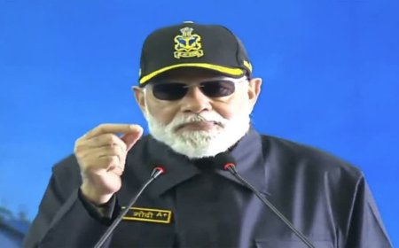 PM मोदी ने INS विक्रांत पर जवानों संग मनाई दीपावली