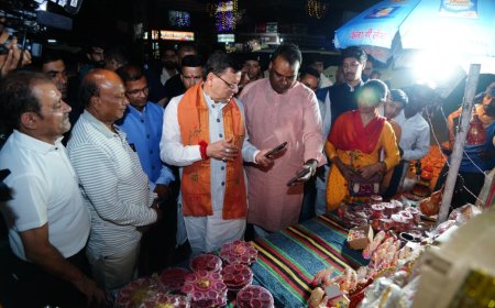 दिवाली पर सीएम ने स्थानीय दुकानों से की खरीददारी, कहा- स्थानीय कारीगरों को बढ़ावा देना ही सच्ची दीवाली