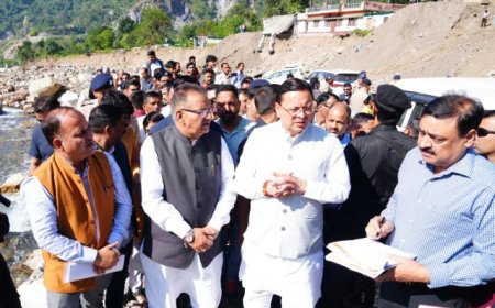 मुख्यमंत्री पुष्कर सिंह धामी ने आपदा प्रभावितों के बीच मनाई दीपावली