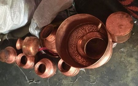 मशीनों के दौर में हाथों की चमक: विरासत को संजोने वाला देहरादून का ताम्रशिल्प का कारीगर l