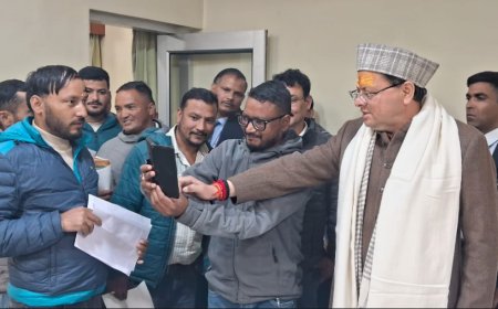 मुनस्यारी में सीएम ने जनता व जवानों से किया संवाद, विकास योजनाओं की समीक्षा भी की