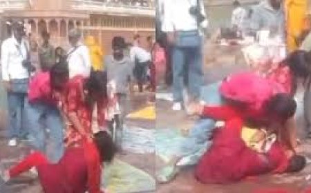 हर की पैड़ी पर महिलाओं की बीच हुई फाइट, जमकर चले लात-घूसे