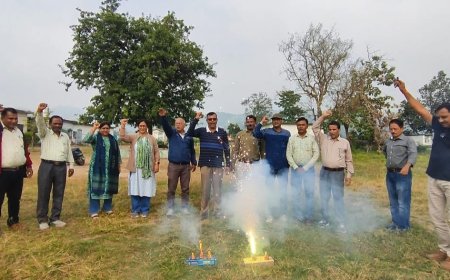 (उत्तराखंड) सीधी भर्ती परीक्षा स्थगित होने पर शिक्षकों ने आतिशबाजी कर जताई खुशी, 1 नवंबर देहरादून रैली भी हुई स्थगित…….