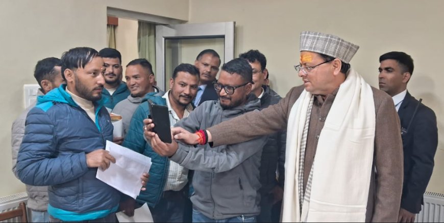 मुनस्यारी में सीएम ने जनता व जवानों से किया संवाद, विकास योजनाओं की समीक्षा भी की