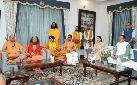 संत समाज ने मुख्यमंत्री धामी को दिया आशीर्वाद, दी ‘देवभूमि के धर्म-संरक्षक’ की उपाधि