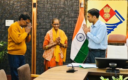 देहरादून में बेटों की गुंडागर्दी पर डीएम सख्त — कैंसर पीड़ित मां-बाप को घर से निकालने वाले बेटों पर जिला बदर की कार्रवाई शुरू