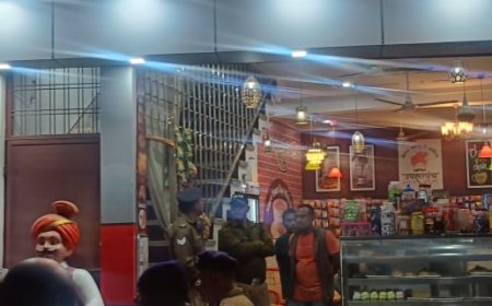 बड़ी खबर-काशीपुर पुलिस का छापा: बिना लाइसेंस हुक्का बार का भंडाफोड़, दुकान मालिक सहित आठ पर कार्रवाई