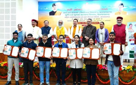 लोक सेवा आयोग से चयनित 178 अभ्यर्थियों को मुख्यमंत्री ने प्रदान किये नियुक्ति पत्र