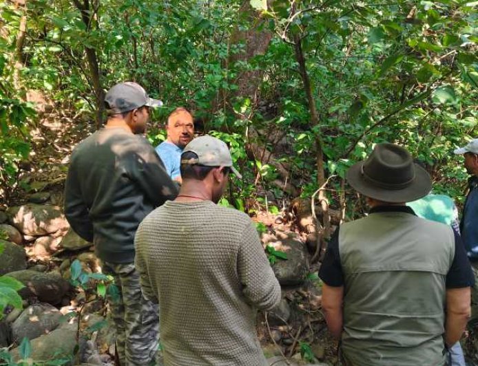 बड़ी खबर-कार्बेट टाइगर रिजर्व: गश्त के दौरान वयस्क गुलदार मृत अवस्था में मिला, सभी अंग सुरक्षित